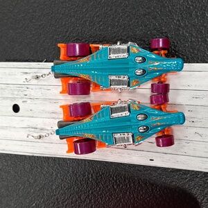 Hot Wheels Croc Rod 39/250 HW Mega Bite 2/5 Earrings Car NEW